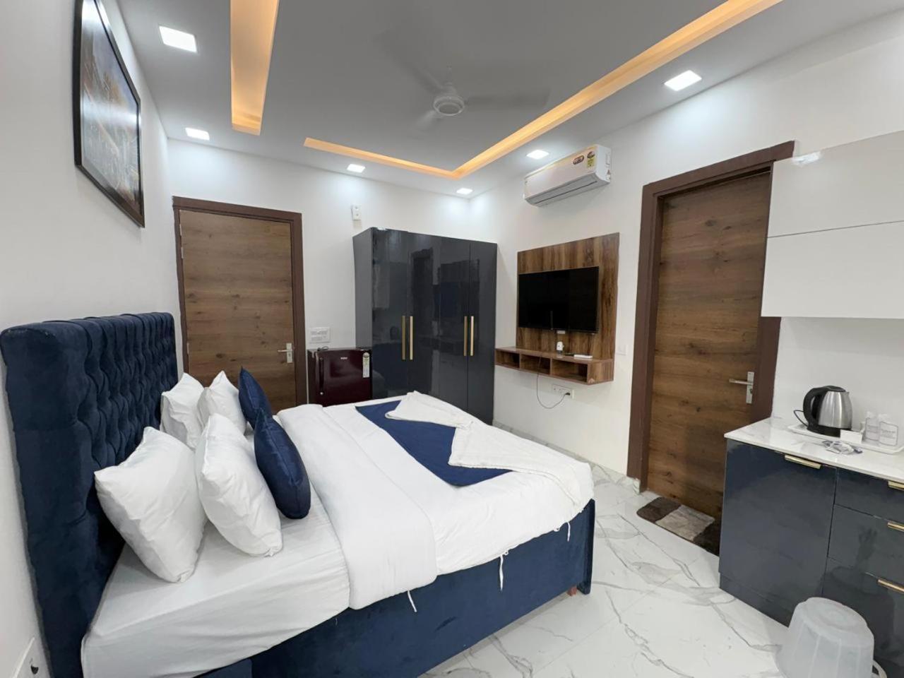 Pacific Inn Eco Central Gurgaon Exterior photo