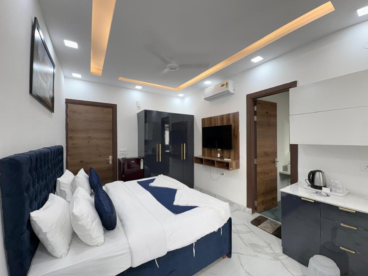 Pacific Inn Eco Central Gurgaon Exterior photo